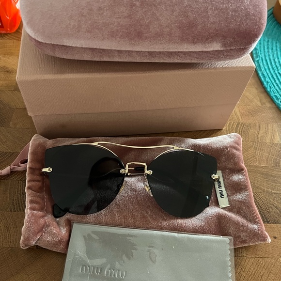 Sunglasses - Picture 1 of 1